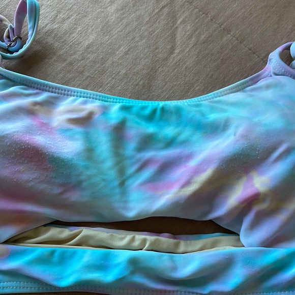 Bikini - Picture 2 of 4